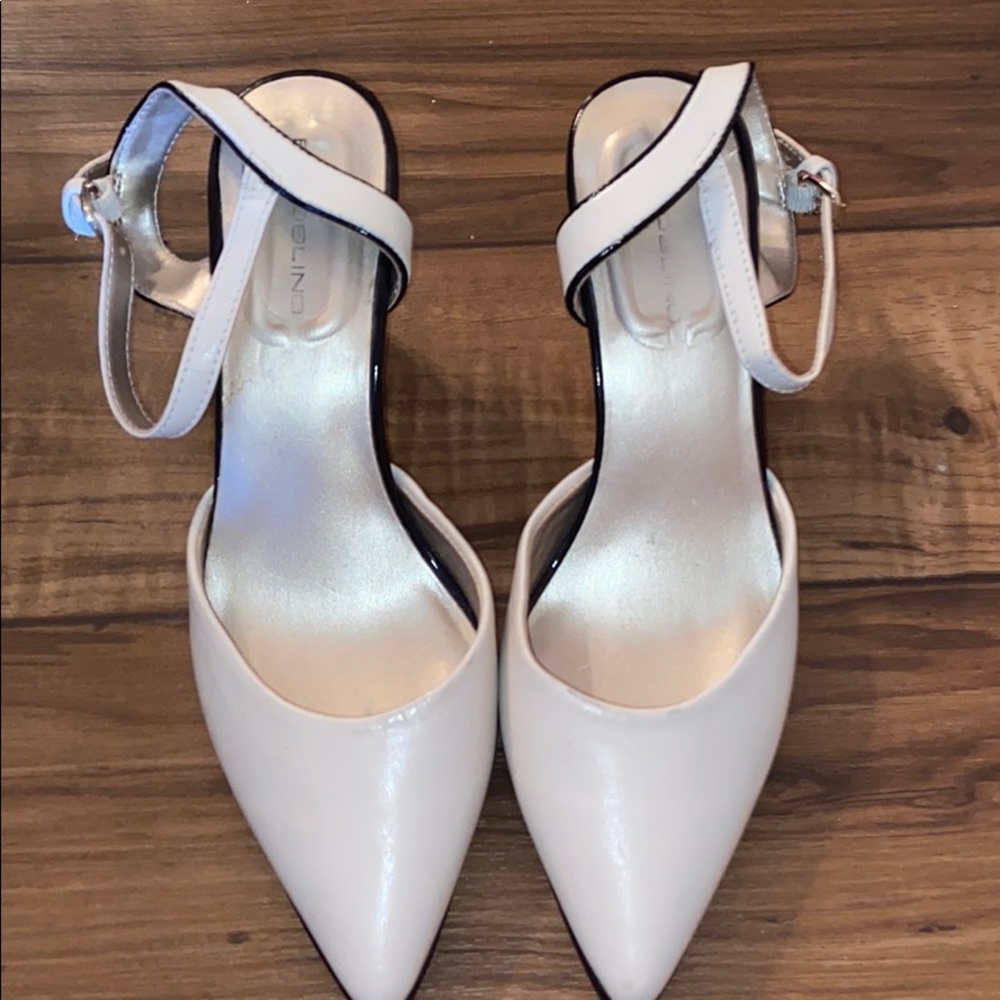 Bandolino white heels